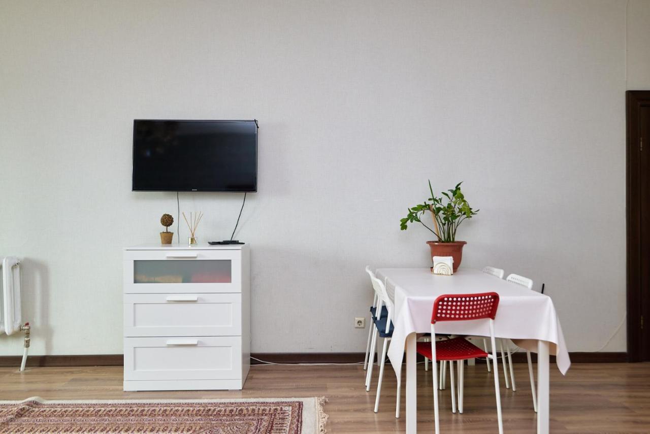 Квартира В Самом Центре Столицы Казахстана Apartment Astana Bagian luar foto
