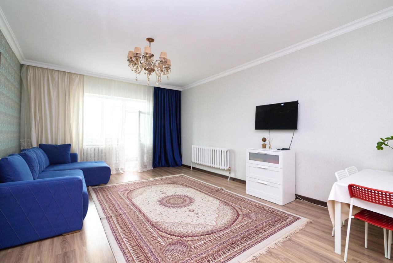 Квартира В Самом Центре Столицы Казахстана Apartment Astana Bagian luar foto