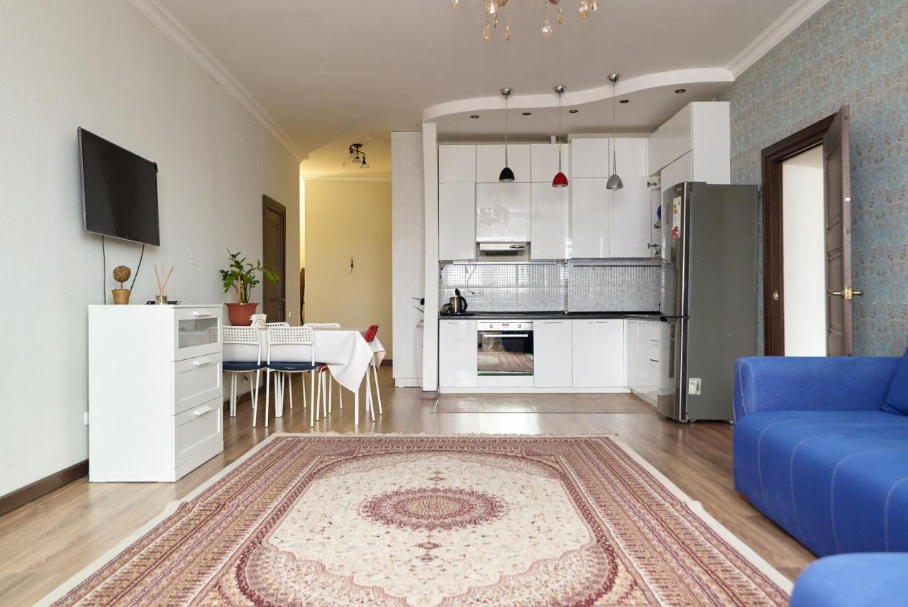 Квартира В Самом Центре Столицы Казахстана Apartment Astana Bagian luar foto