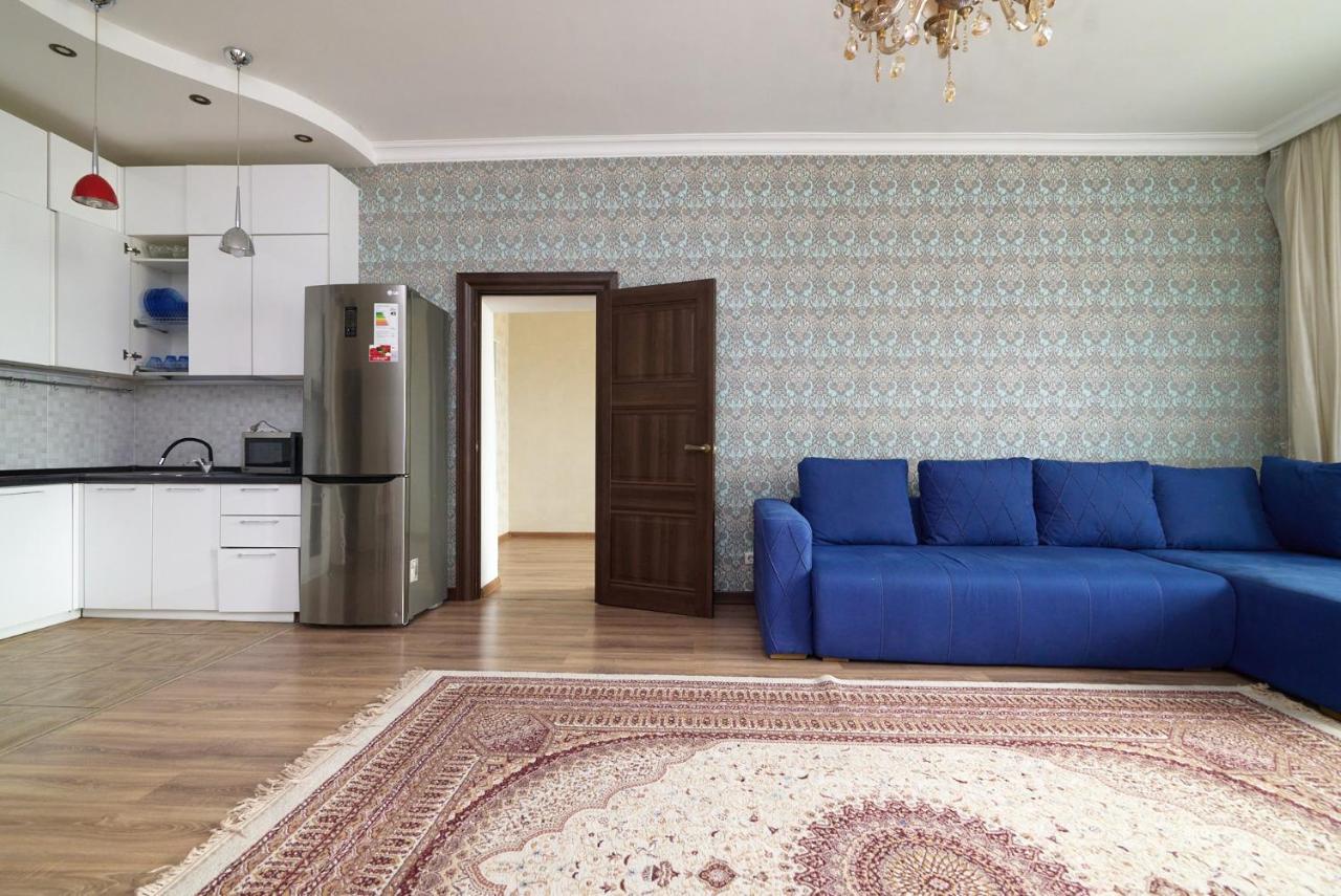 Квартира В Самом Центре Столицы Казахстана Apartment Astana Bagian luar foto